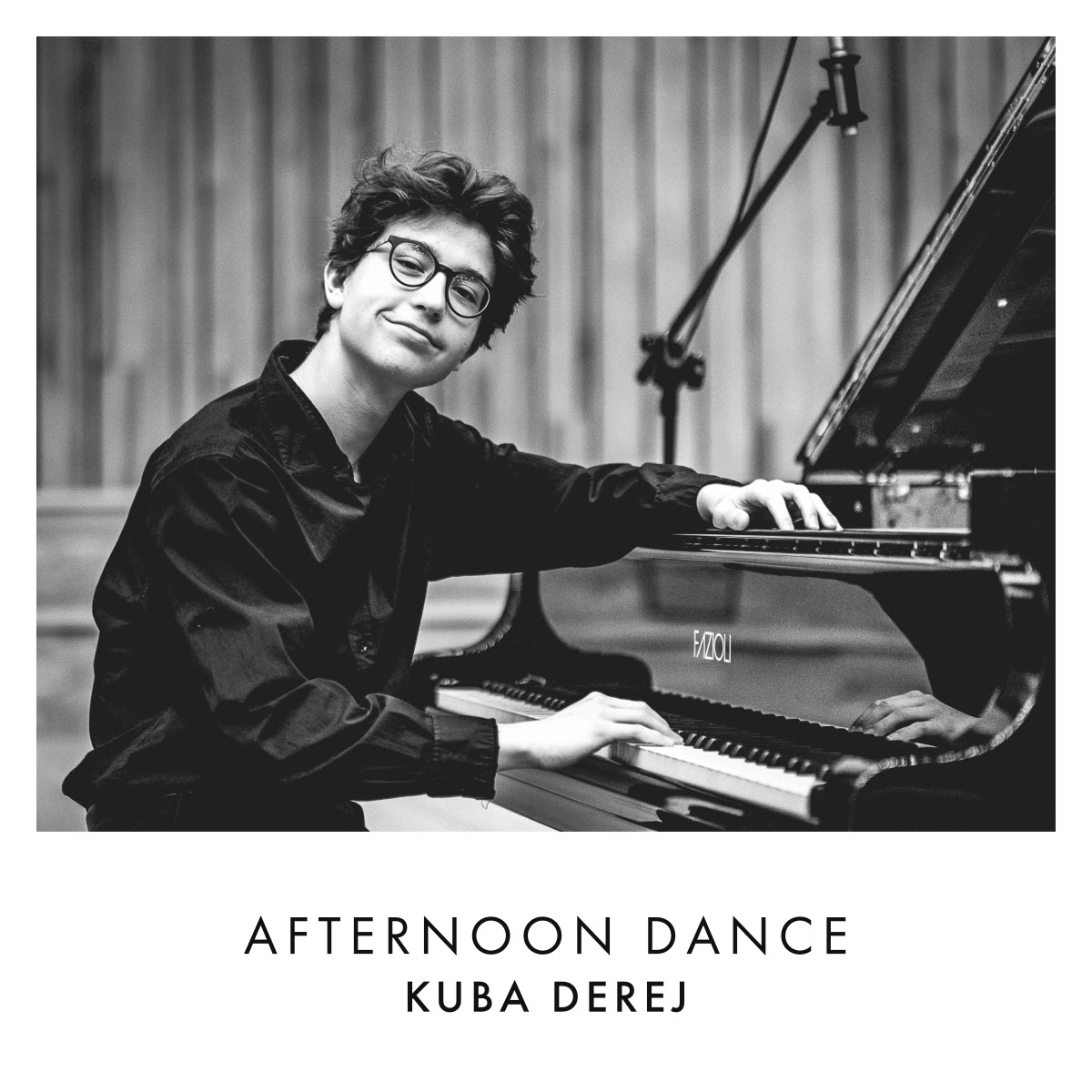 Kuba Derej i pianistyczny galop w singlu „Afternoon Dance”