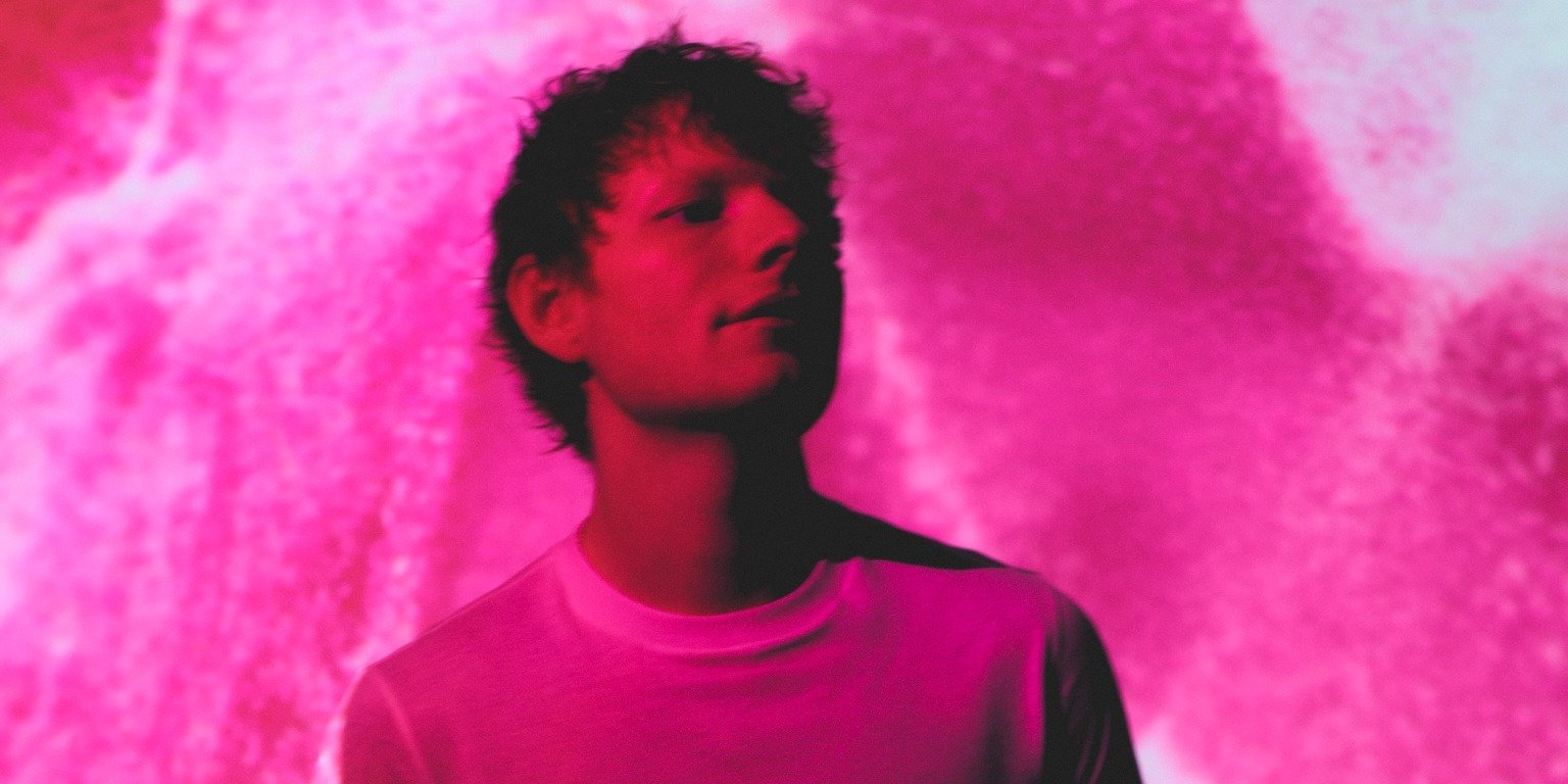 Ed Sheeran przedstawia „Play (Super Deluxe Edition)”