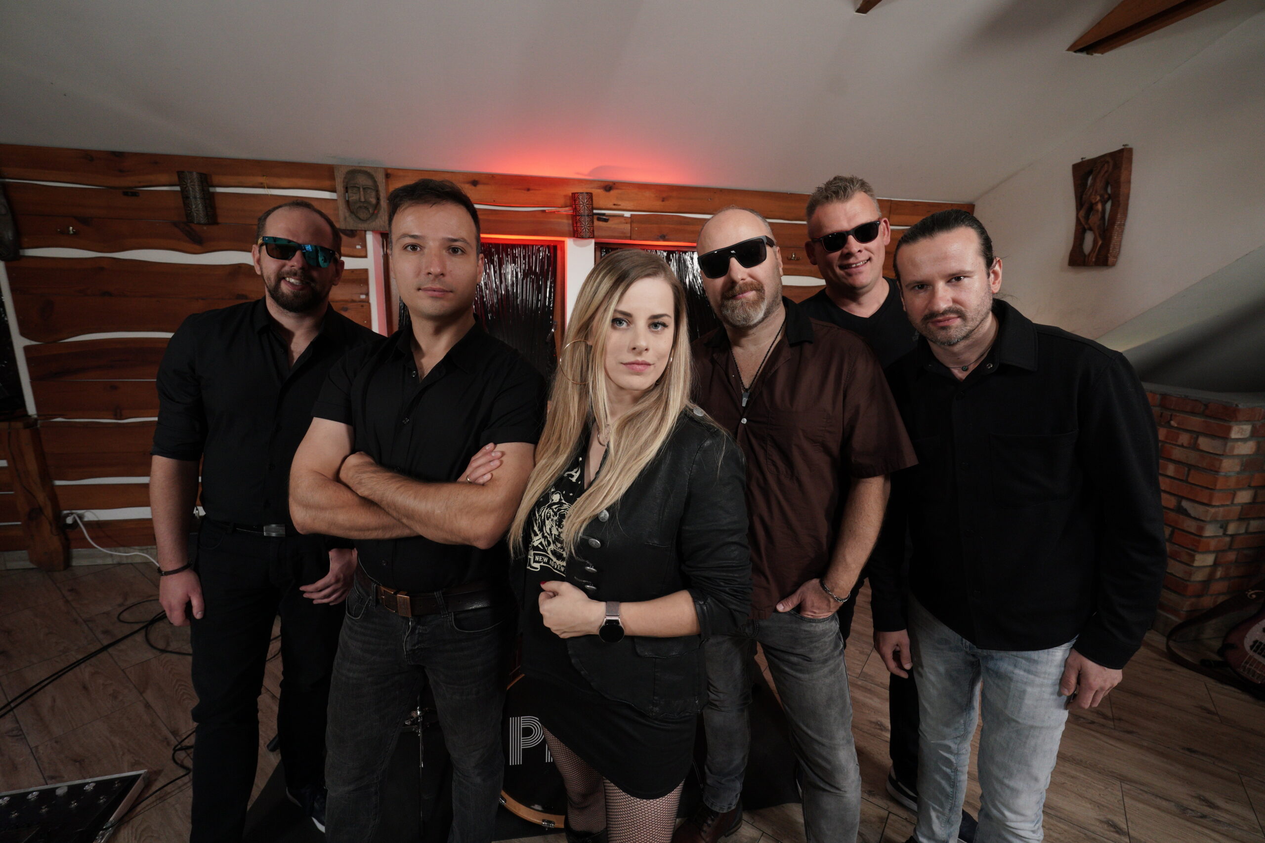 PIAH prezentuje utwór „Niewielka Miłość” – intymny singiel o uczuciu nieidealnym, ale prawdziwym.