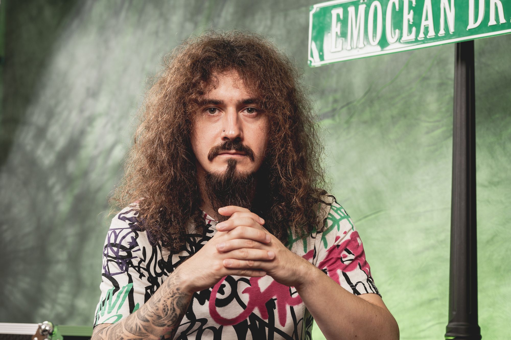 Wstań. Żałuj. Powtórz. “Flashbacks” od emocean drive.