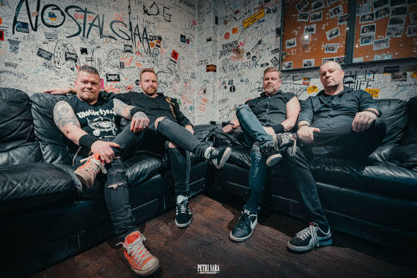 Fiński zespół heavymetalowy Ikirouta wydał porywający utwór „En milloinkaan” (Nigdy nie będę)