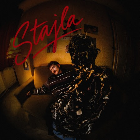 Kuba Kamik zabiera nas do lat 00. w debiutanckim singlu „Stajla”