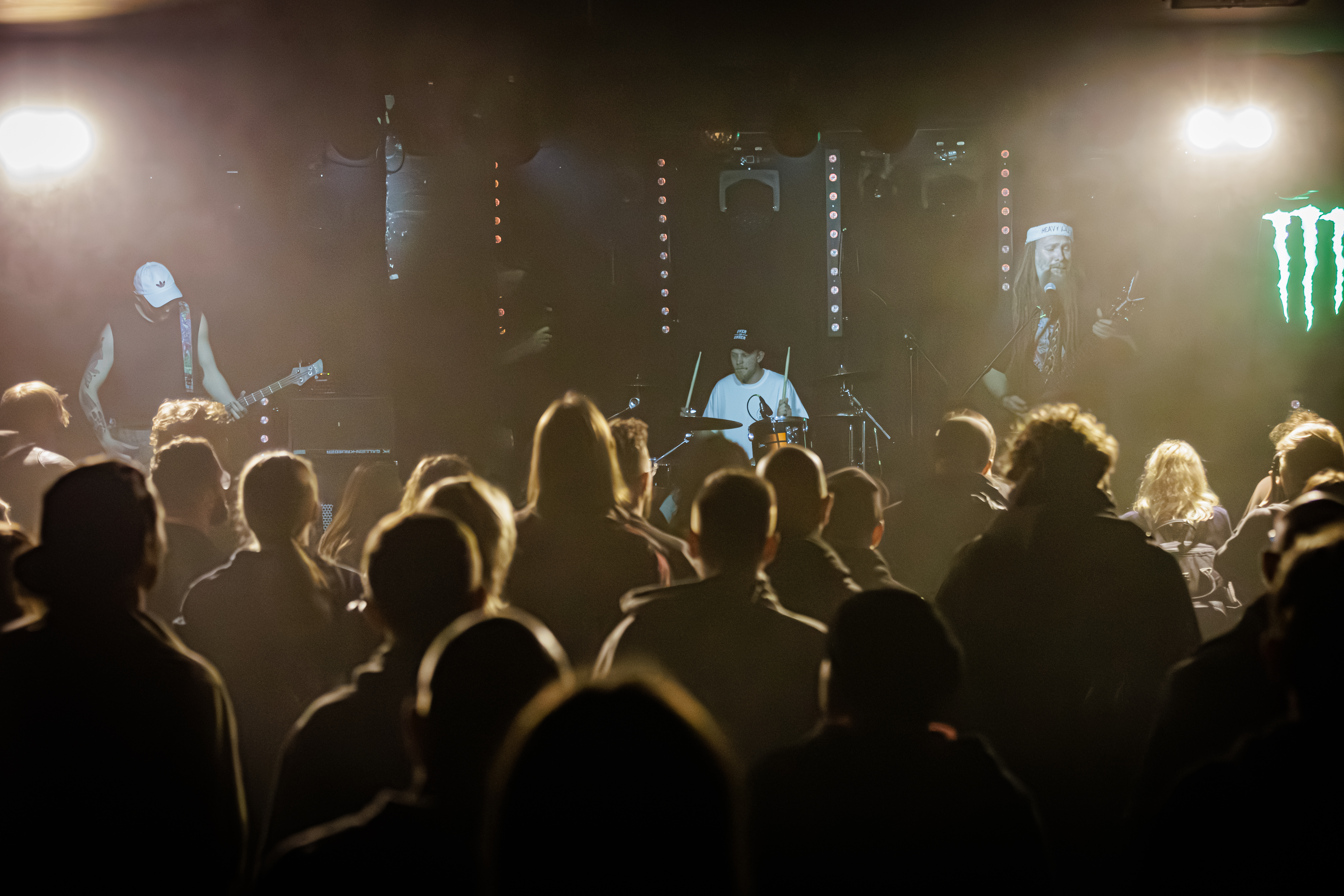 Założyli własny klub i pobili rekord świata w koncertowaniu. Over The Under wracają na trasę i zdradzają datę nowego singla