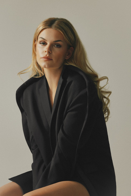 DAVINA MICHELLE WYDAJE NOWY SINGIEL „STILL CHAMPAGNE” 27 LUTEGO I OGŁASZA EUROPEJSKĄ TRASĘ „AFTERPARTY 2026”