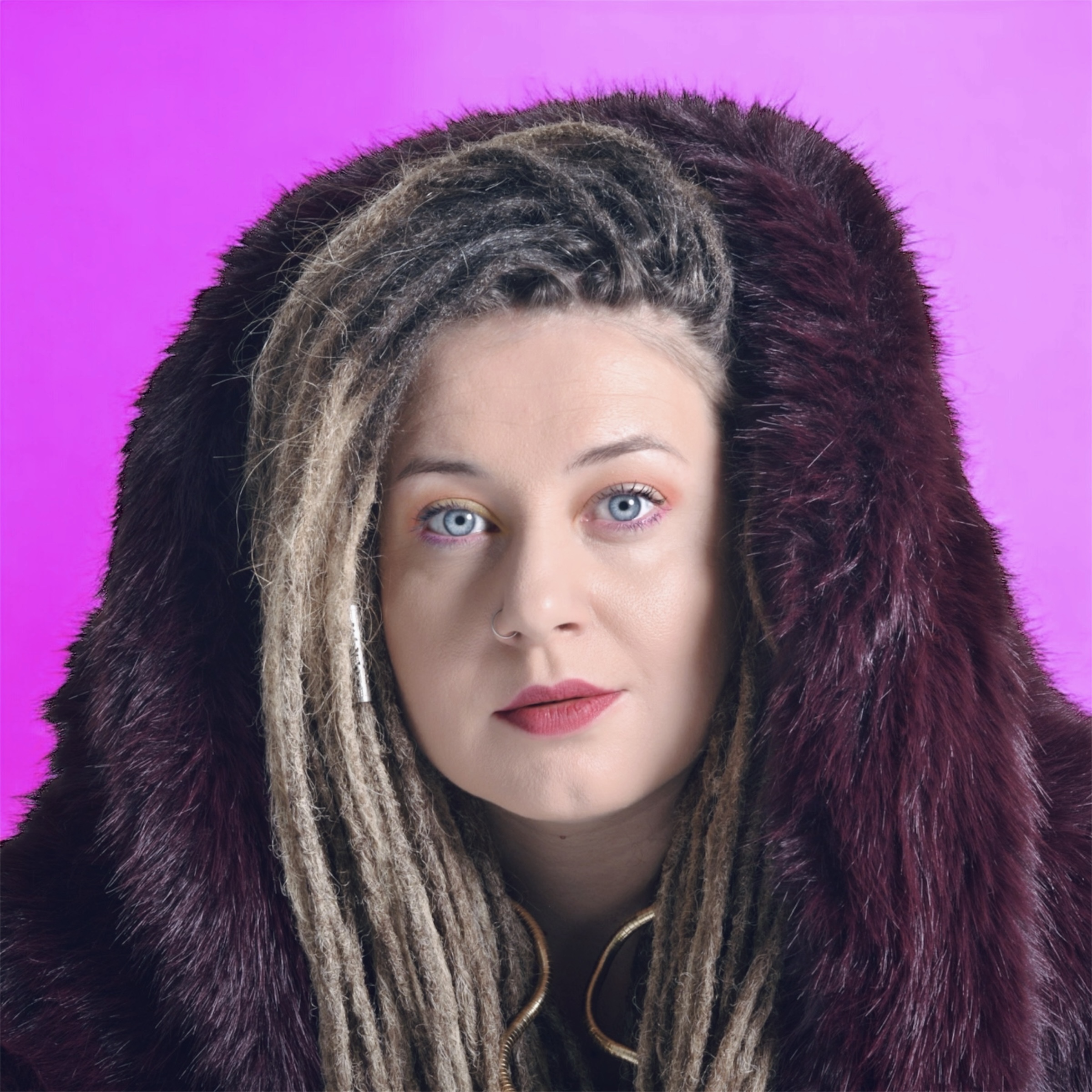 „Niepokorni” to najnowszy singiel zapowiadający album Leny Romul HIPERFIKSACJA