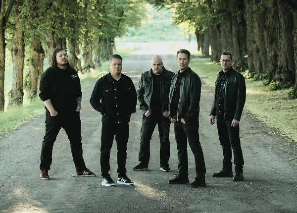 Enemy of Coral Bay to dziesiąty samodzielnie wydany singiel fińskiego zespołu grającego współczesnego hard rocka My Bloodline