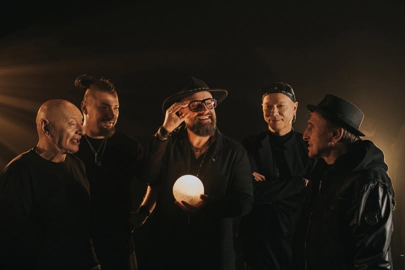 Perfect z nowym rozdziałem: „Liczba Pi” pierwszym singlem z Łukaszem Drapałą