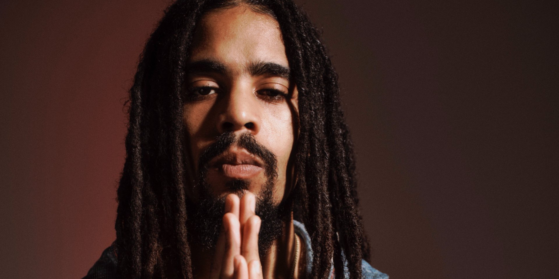 Skip Marley w hołdzie dla dziadka interpretuje „One Love”