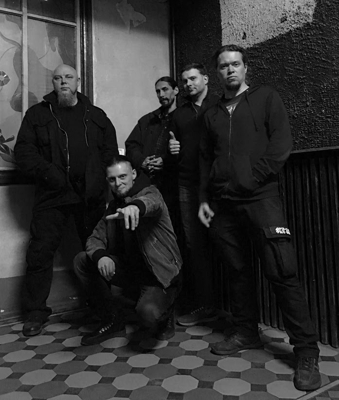 Stalwart reaktywuje grę na gitarze i basie „Through the Dead Eyes”