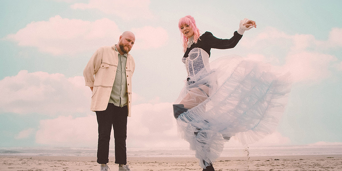 Twórcy hitu „Hot Blooded” po raz pierwszy w Polsce! New Constellations zagrają w Warszawie.