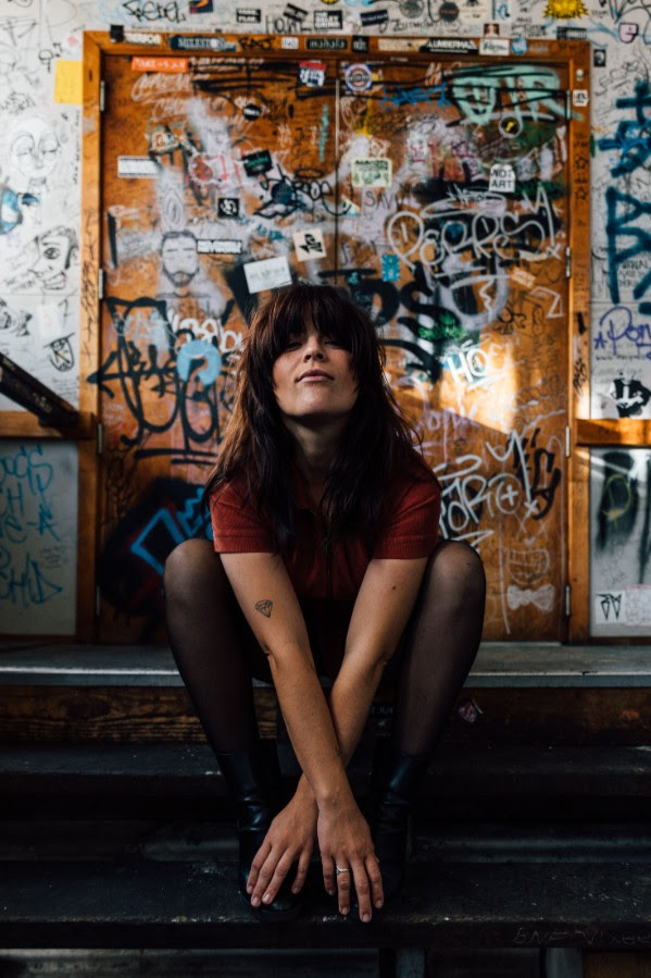 Ella Fence zapowiada EP-kę „UK Sessions” z nowym singlem „Short Term Parking (UK Sessions) ”