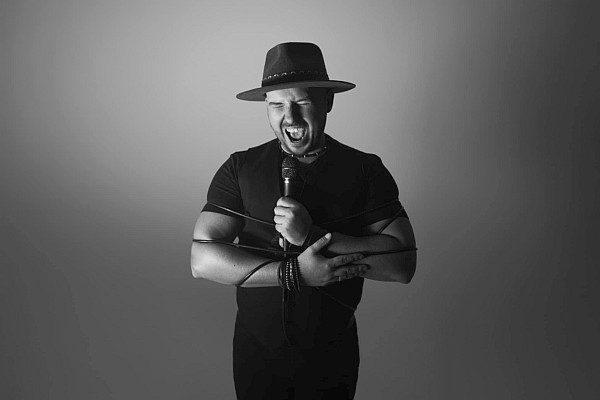 Luke Paveloszek z ATME zadebiutował solowo singlem „Soul Intercepted”