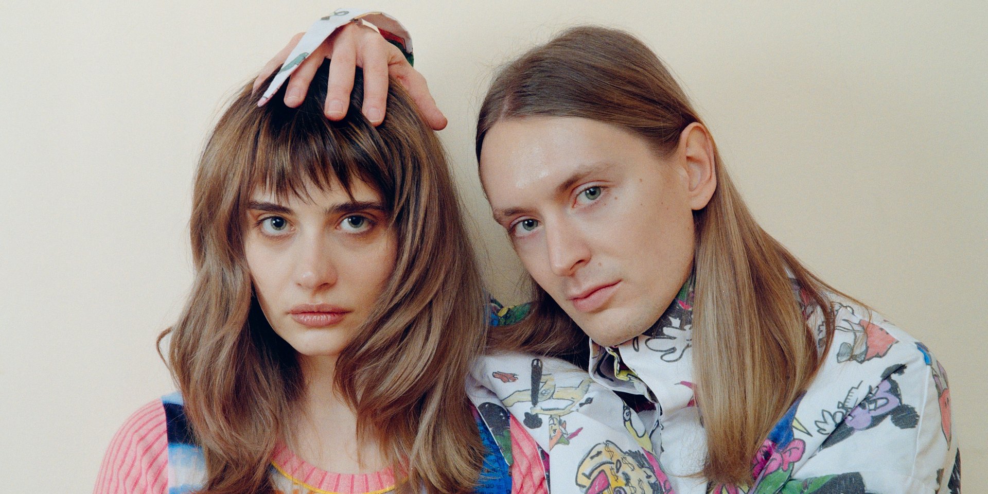 Między snem a pętlą – Coals wracają z hipnotycznym singlem „basen”