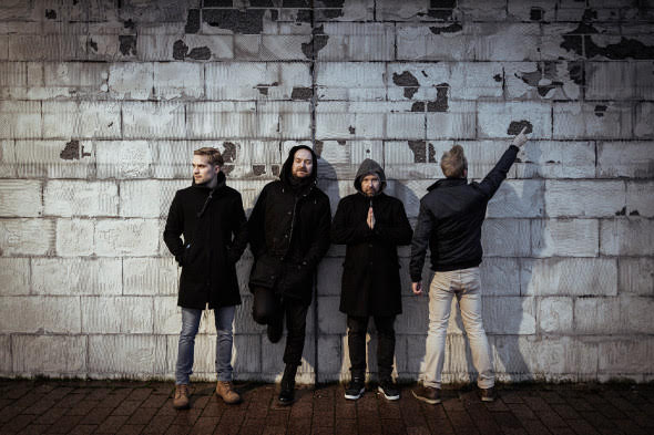 Pierwszy singiel z debiutanckiego albumu fińskiego alternatywnego zespołu rockowego Delfoi Road to odważne, dziewięciominutowe dzieło sztuki