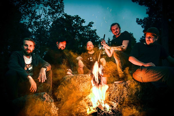 Fiński zespół Malummeh wydał nowy symfoniczny metalowy singiel i teledysk „Gone Too Far” – nowa EP-ka ukaże się w maju!