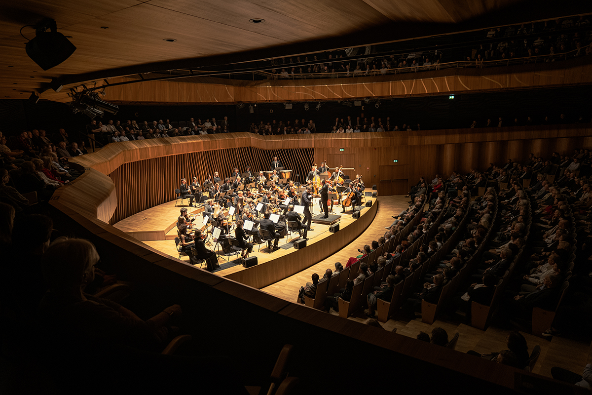Lekkość romantyzmu i młoda energia – Cavatina Philharmonic Orchestra z Adamem Suską w Bielsku-Białej i Stalowej Woli