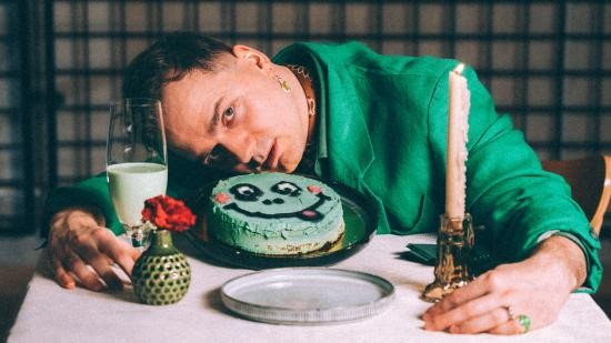 Aleksander Szalonek z nowym singlem „Poleje się krew”