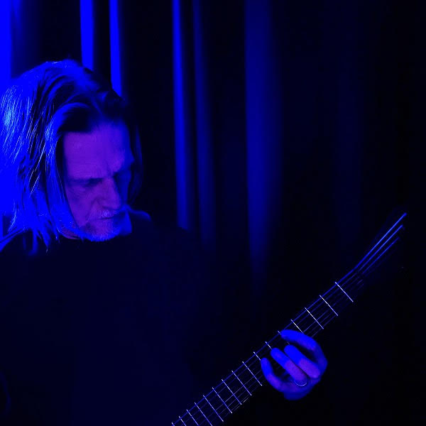 Fiński one-man metalowy zespół Rare Elements wydał nowy singiel zatytułowany „Under the Iron Sky”.