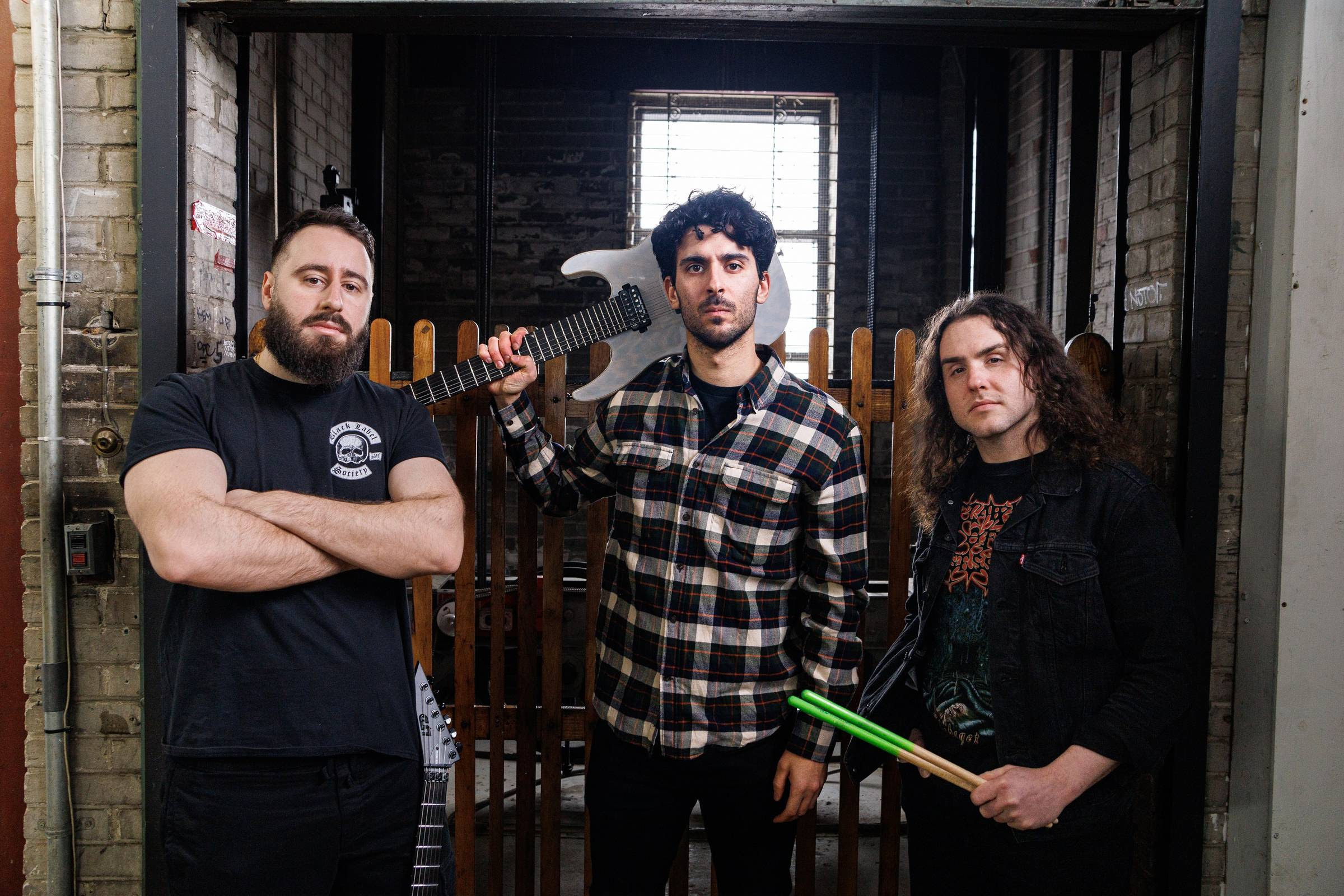 Zespół OMBRA z Montrealu rozpętuje kinową furię thrash metalu dzięki „Hysteria” na debiutanckim EP „Night Terror”, który ukaże się we wrześniu 2026 roku