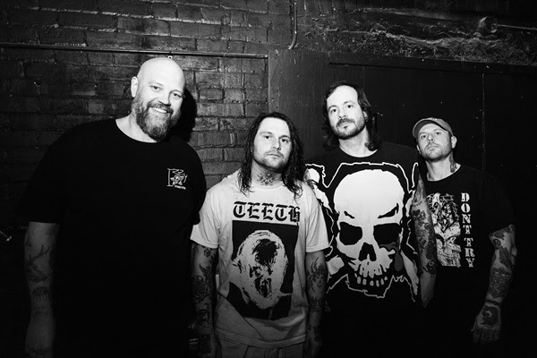 Fiński trzyosobowy zespół groove metalowy Ill Geared wydał swój debiutancki album „To Dust”