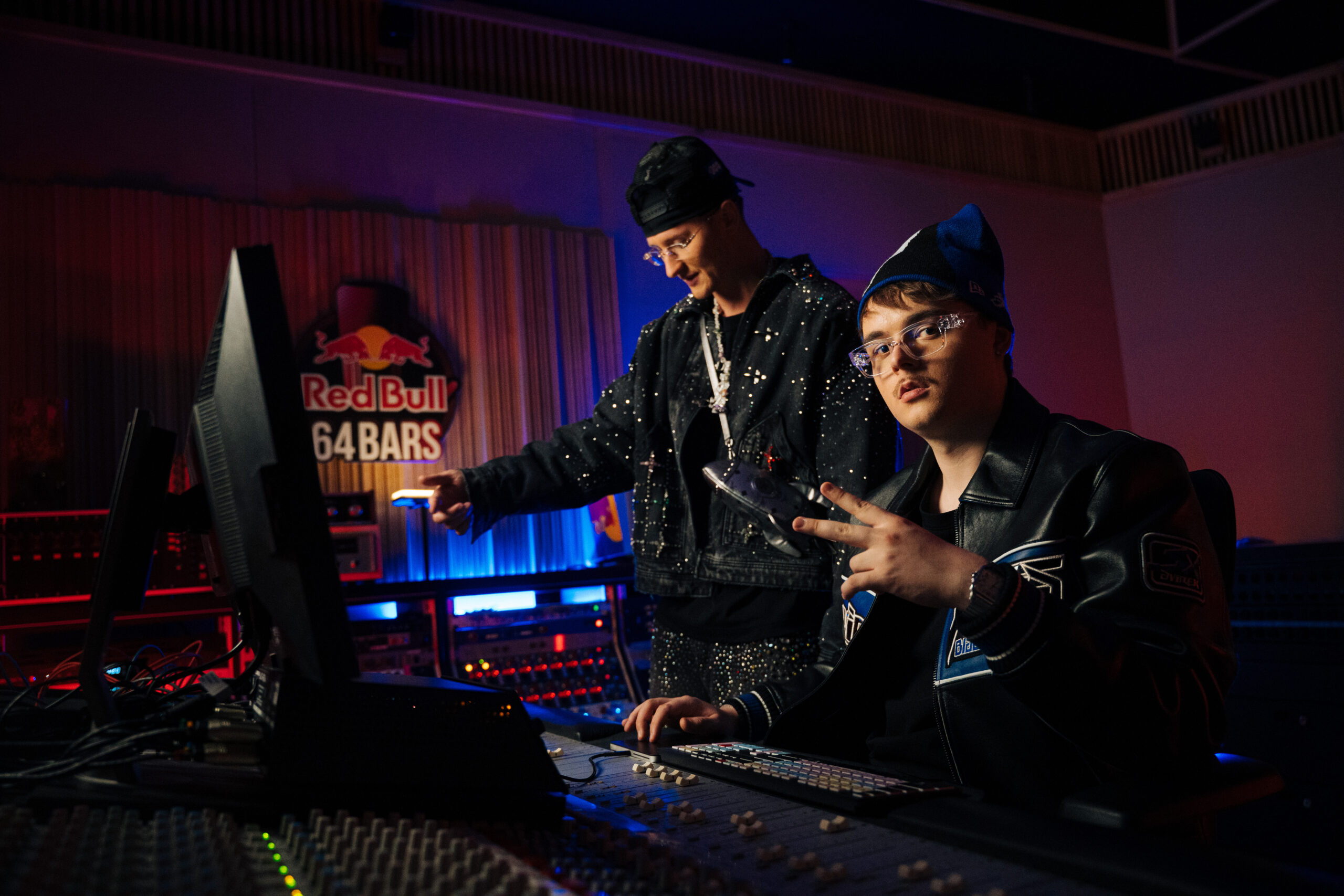 Zdobywca dwóch nagród Brit Awards oraz ponad 10 miliardów odtworzeń w serwisach streamingowych, James Blunt, oficjalnie ogłasza premierę swojego ósmego albumu studyjnego zatytułowanego „Airplane Mode”.